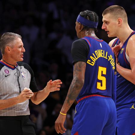 Scott Foster durante jogo entre Los Angeles Lakers e Denver Nuggets - Harry How / Getty Images