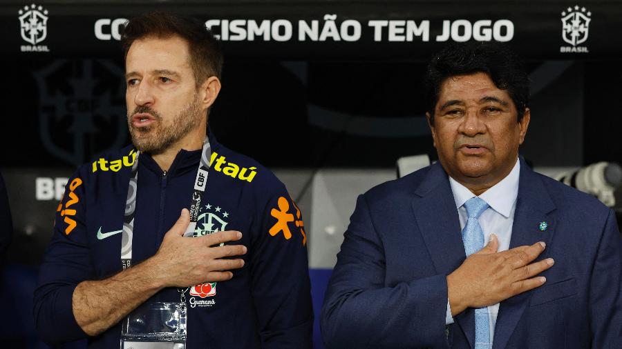 O técnico Ramon Menezes e o presidente da CBF Ednaldo Rodrigues no amistoso Brasil x Guiné - Albert Gea/Reuters