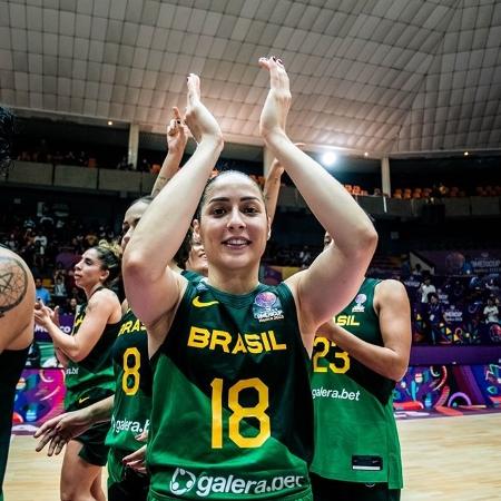 Débora Costa vibra após vitória na Copa América - Reprodução/FIBA