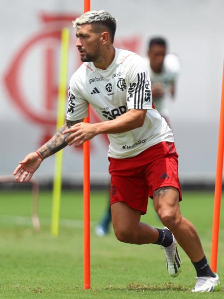 Arrascaeta, durante treino do Flamengo no Ninho do Urubu