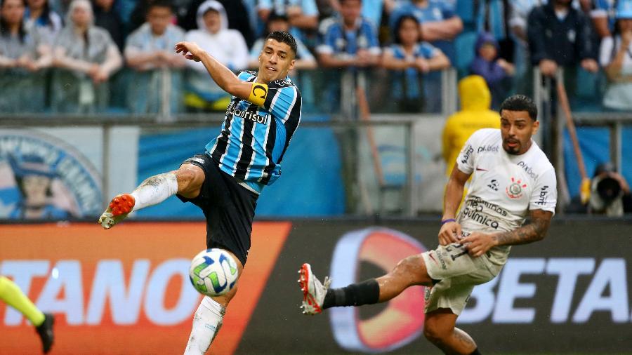 Suárez, do Grêmio, em ação no jogo contra o Corinthians, pelo Campeonato Brasileiro