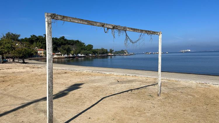 Campinho na Praia da Moreninha, em Paquetá (RJ), onde Lucas deu seus primeiros chutes Campinho na Praia da Moreninha, em Paquetá (RJ), onde Lucas deu seus primeiros chutes