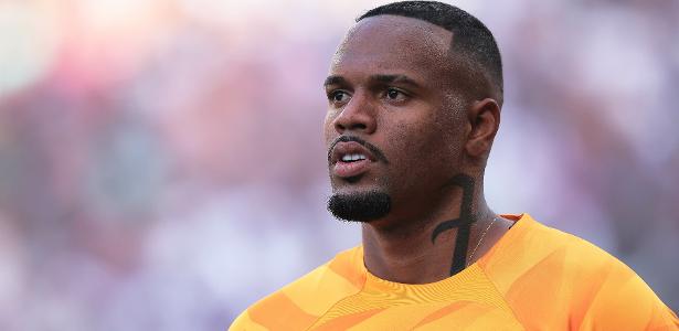 Carlos Miguel não Acompanha Elenco do Corinthians em Jogo Contra Athletico-PR.