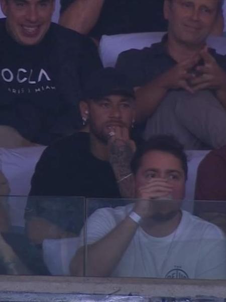 Neymar acompanha jogo entre Flamengo e Grêmio, pelo Brasileirão, no Maracanã