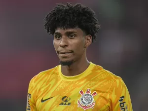 Punição da Fifa ao Corinthians pode complicar acerto com Hugo Souza 