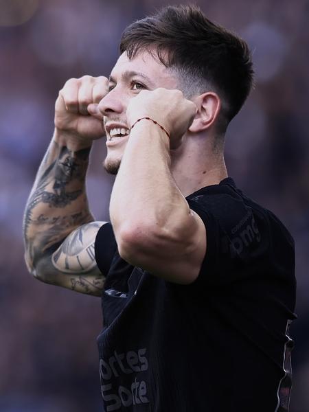 Garro celebra gol em Corinthians x Vasco, duelo do Campeonato Brasileiro