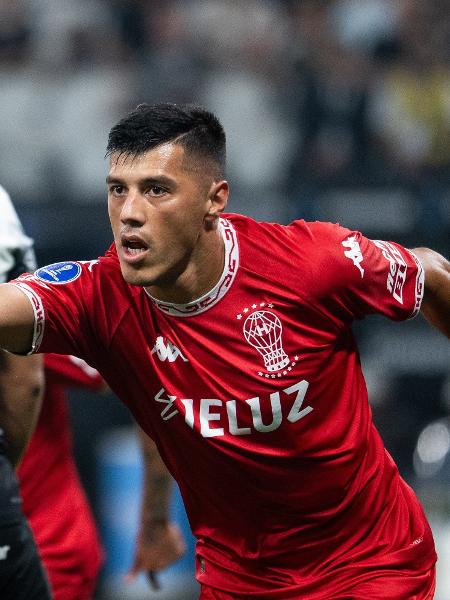 Sequeira comemora gol marcado pelo Huracán contra o Corinthians na Sul-Americana Sequeira comemora gol marcado pelo Huracán contra o Corinthians na Sul-Americana