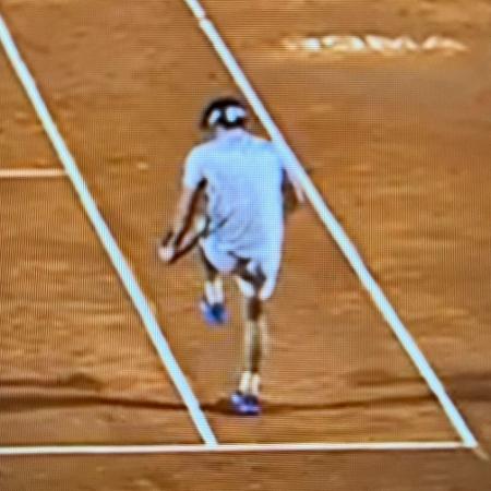 Thiago Wild entortou sua raquete ao perder para Dellien no Masters 1000 de Roma - Reprodução/Disney+