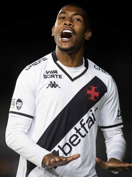 Rayan comemora gol que fez pelo Vasco sobre o Cruzeiro