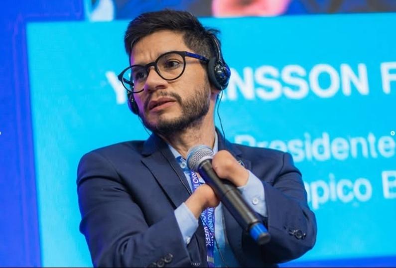 Yohansson Nascimento durante painel no Rio Innovation Week - undefined