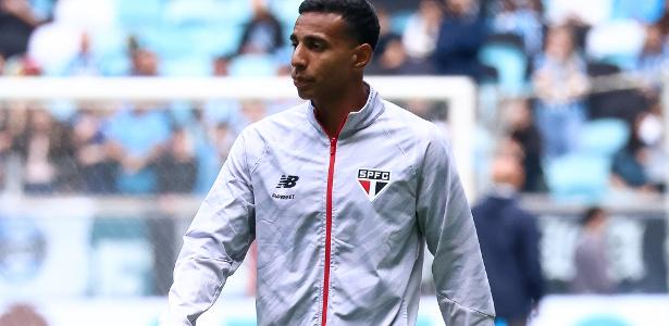 São Paulo vê grupo quase fechado, mas mantém meia na mira em caso de saídas