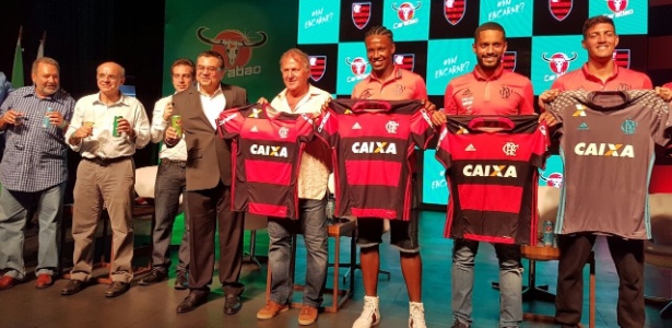 Zico e jogadores do Flamengo apresentam a Carabao como nova patrocinadora - Divulgação