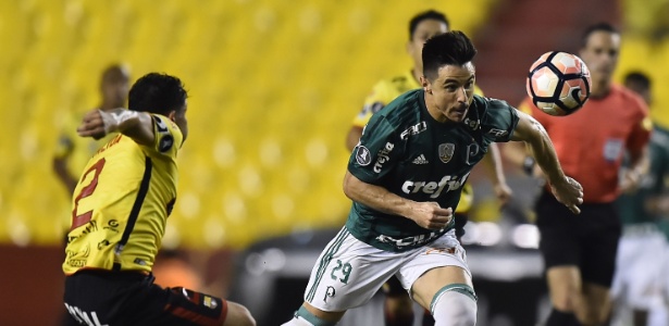 Willian manteve a confiança na classificação - AFP PHOTO / RODRIGO BUENDIA