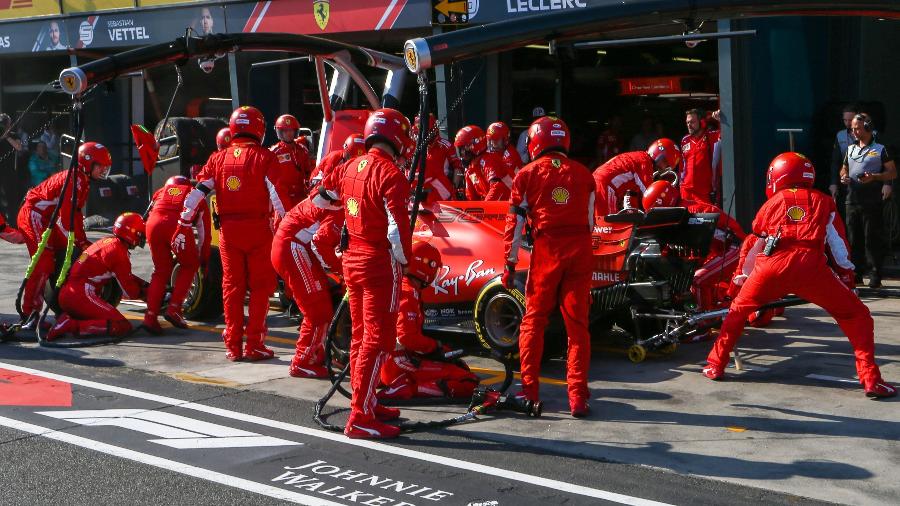 Sebastian Vettel em pit stop durante o GP da Austrália - ASANKA BRENDON RATNAYAKE/AFP