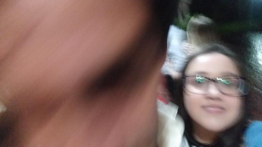 Ana Luiza tentou tirar uma foto Alexandre Pato - Reprodução/Instagram