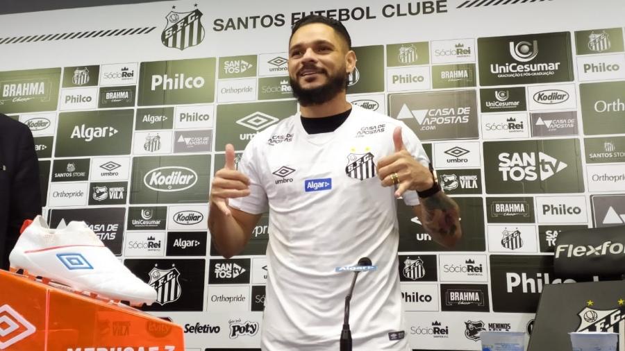 Santos apresenta lateral-direito Pará, ex-Flamengo - UOL