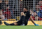 Alisson se machuca e deixa jogo do Liverpool ainda no primeiro tempo - Reuters/Carl Recine