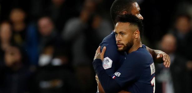 Estádio dividido | PSG: Neymar vira as costas para torcida e encara vaias