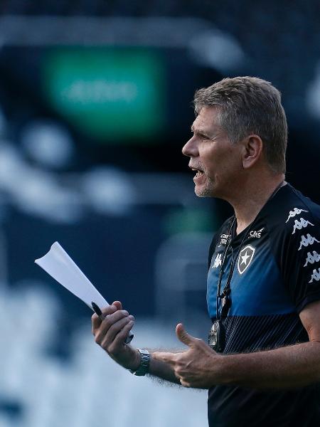 Paulo Autuori, técnico do Botafogo, analisa opções no elenco e busca melhor esquema para time - Vítor Silva/Botafogo