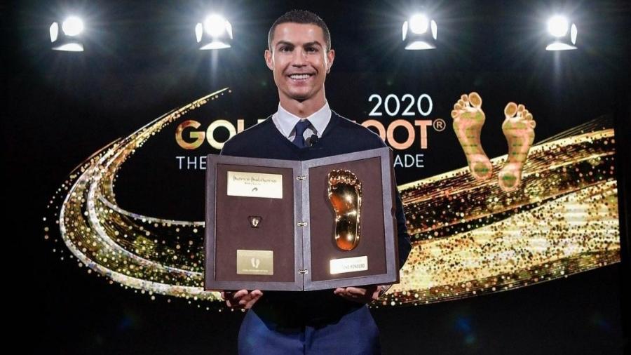 Cristiano Ronaldo recebe prêmio Golden Foot - Reprodução/Instagram