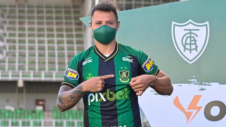 Argentino Mauro Zárate vestirá a camisa 99 do América-MG e realiza sonho de jogar no futebol brasileiro - América-MG/Divulgação