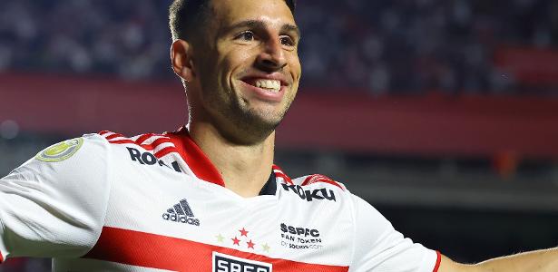 Calleri, do São Paulo, comemora gol marcado contra o Corinthians