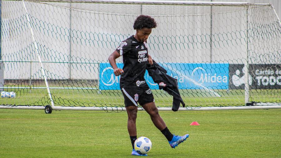 Willian, atacante do Corinthians, treinou normalmente após lesão muscular - Ag. Corinthians