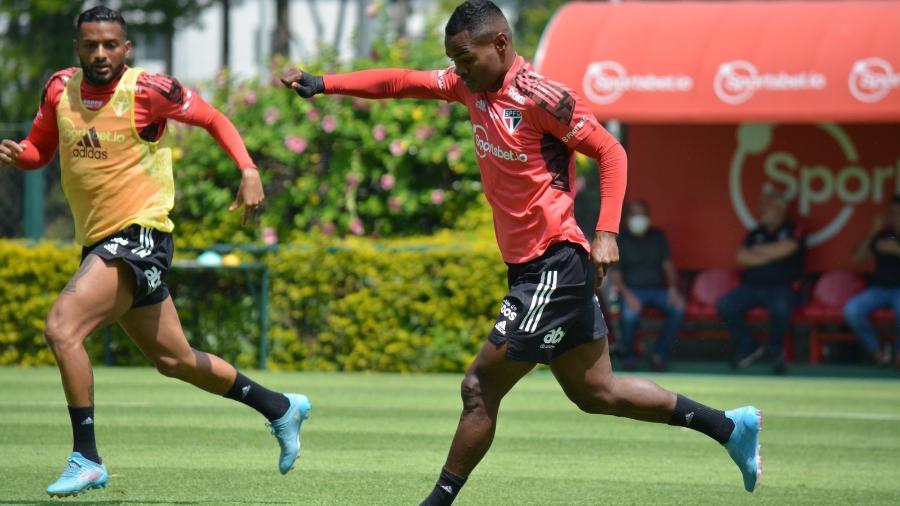 Nikão e Reinaldo, do São Paulo, treinam no CT da Barra Funda - Divulgação