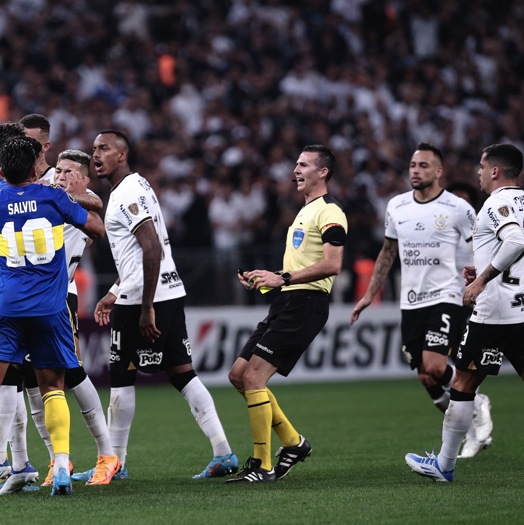 Nos pênaltis, Corinthians elimina o Boca Juniors, na Argentina