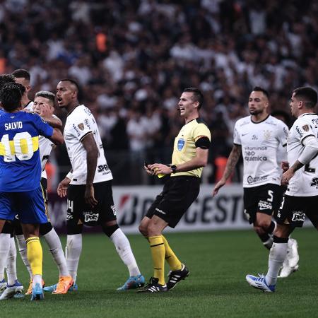 Confusão entre os jogadores do Corinthians e Boca Juniors pela Libertadores - Ettore Chiereguini/AGIF