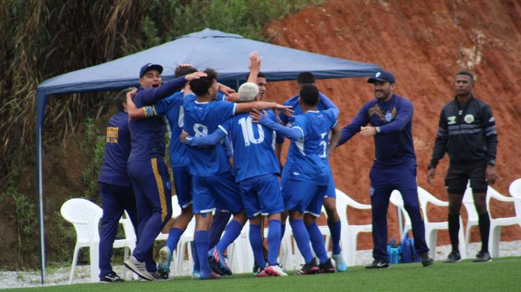 Renan celebrates a goal for Barra-SC, a team that trains in the youth categories - Disclosure/Barra-SC - Disclosure/Barra-SC
