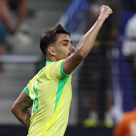 Paquetá comemora gol do Brasil sobre o Paraguai em duelo da Copa América