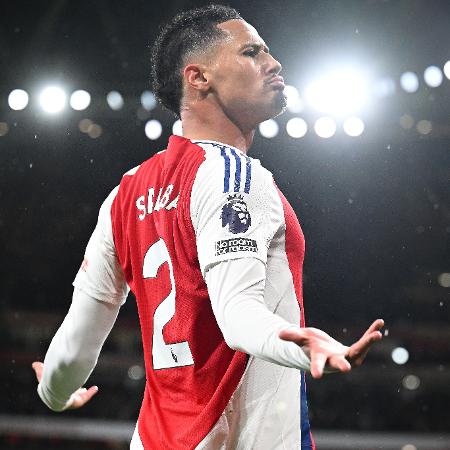 Time de Saliba e companhia briga pela liderança da tabela com o Liverpool - Stuart MacFarlane/Arsenal FC via Getty Images