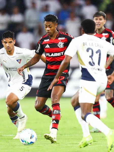 Bruno Henrique durante partida entre LDU e Flamengo, nos 2.850 metros de Quito, no Equador - Gilvan de Souza / Flamengo