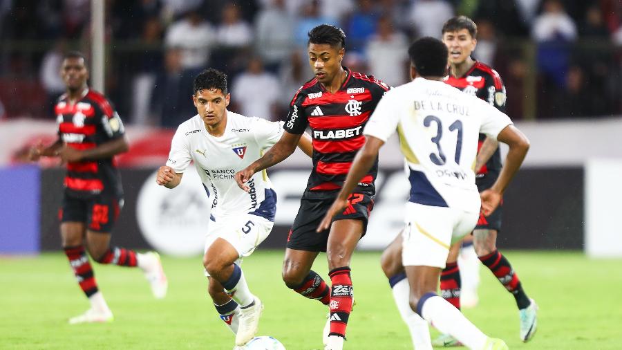 Bruno Henrique durante partida entre LDU e Flamengo, nos 2.850 metros de Quito, no Equador Bruno Henrique durante partida entre LDU e Flamengo, nos 2.850 metros de Quito, no Equador