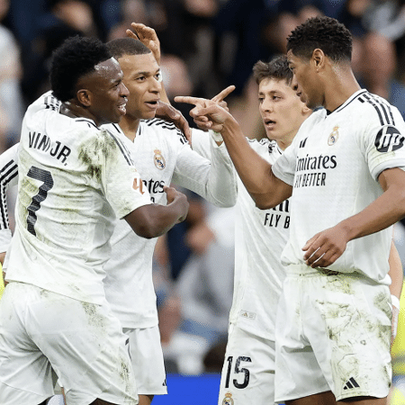 Vini Jr. comemora gol do Real Madrid na vitória por 3 a 2 sobre o Celta