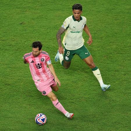 Richard Ríos acompanha Messi durante Inter Miami x Palmeiras Richard Ríos acompanha Messi durante Inter Miami x Palmeiras