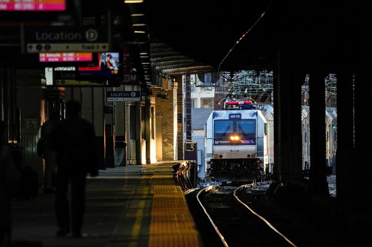 Trem na Newark-Penn Station Trem na Newark-Penn Station