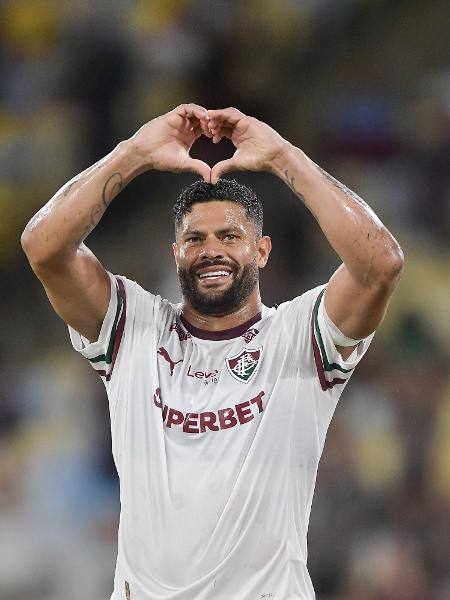 Hulk marcou o primeiro gol com a camisa do Fluminense