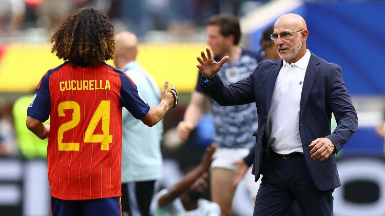 'Năo sou tăo feio', brinca De la Fuente sobre promessa feita por Cucurella