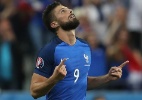 No banco, Giroud considera deixar Arsenal por convocação para a Copa - Lee Smith/Reuters