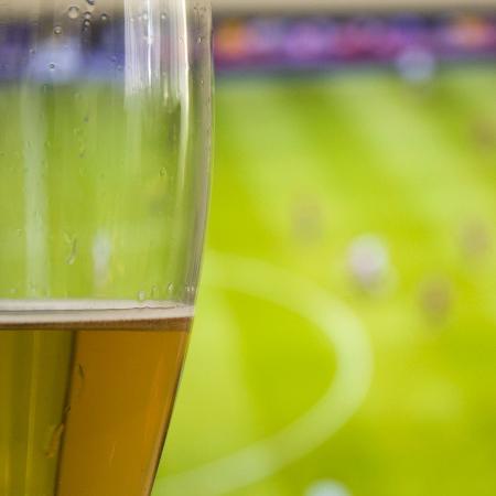 Cerveja e futebol: AMBEV fora da Globo - Getty Images/iStockphoto