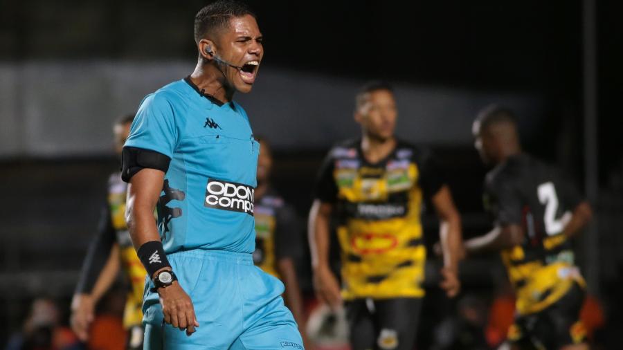 Flávio Roberto Mineiro Ribeiro, durante partida entre São Paulo e Novorizontino - Marcello Zambrana/AGIF