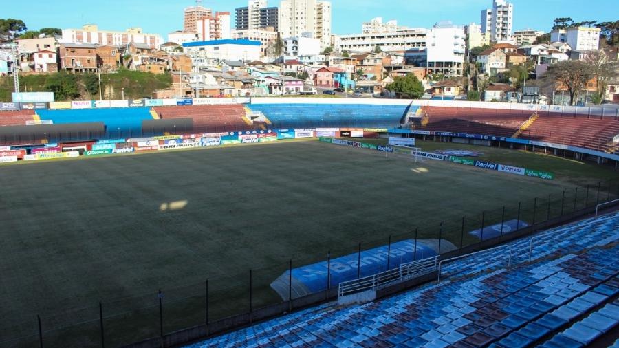 Gramado do estádio Centenário, em Caxias do Sul, que receberá clássico Gre-Nal - Vitor Soccol/S.E.R. Caxias