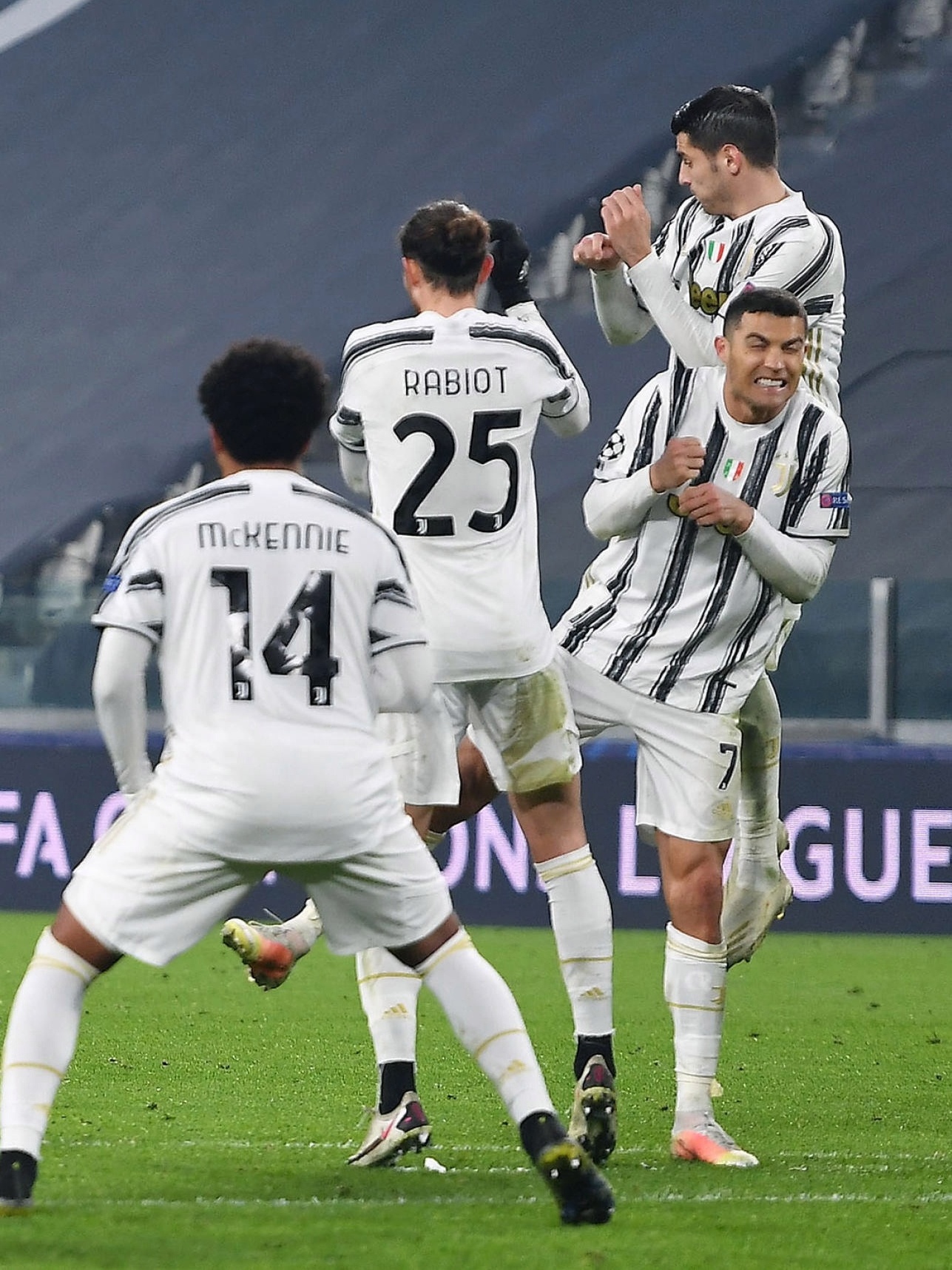 Cristiano Ronaldo sai machucado de jogo de Portugal e preocupa Juventus -  Placar - O futebol sem barreiras para você