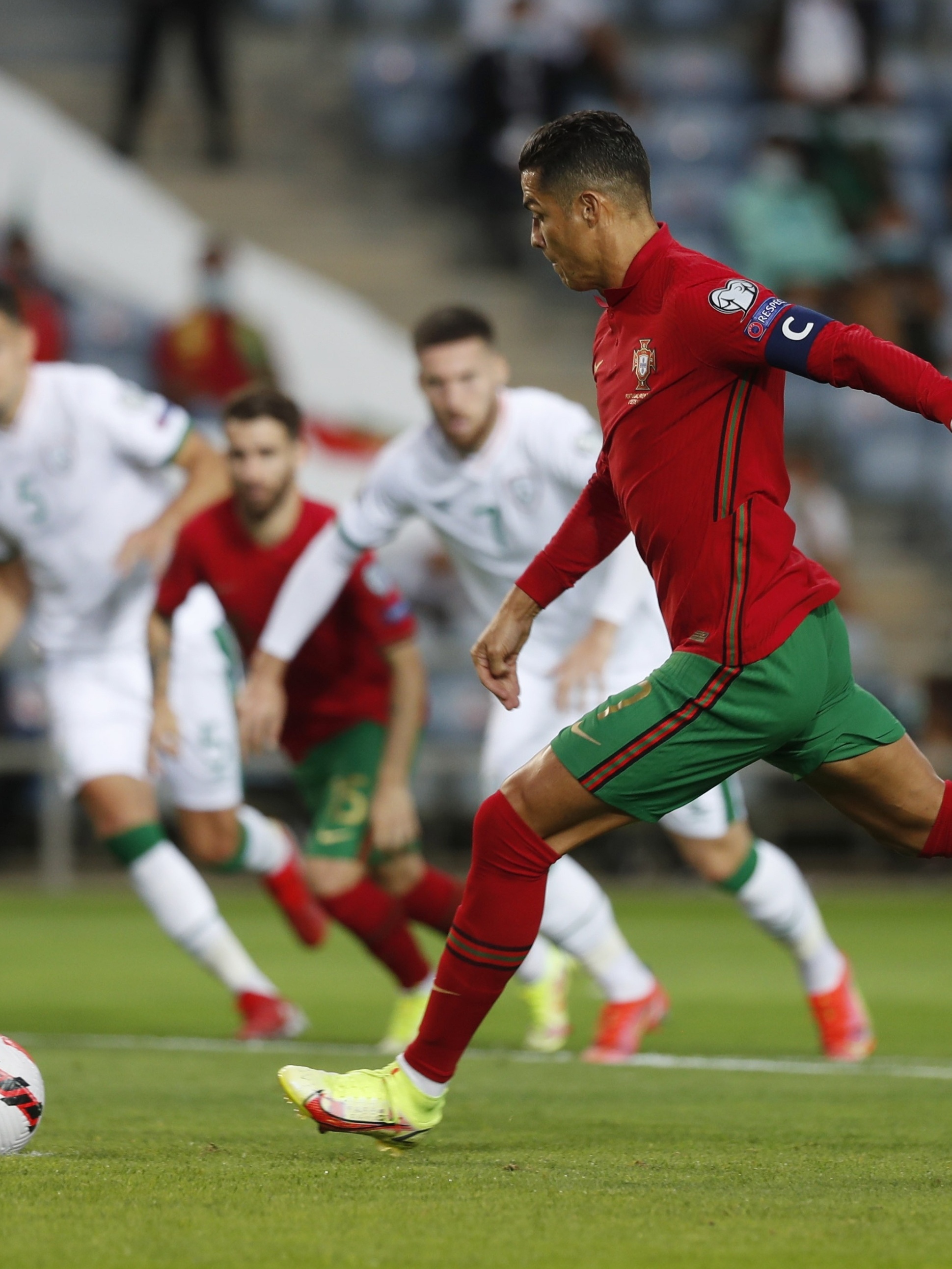 A lenda não tem fim. Imprensa mundial rendida ao novo feito de CR7 - Canal  Portugal