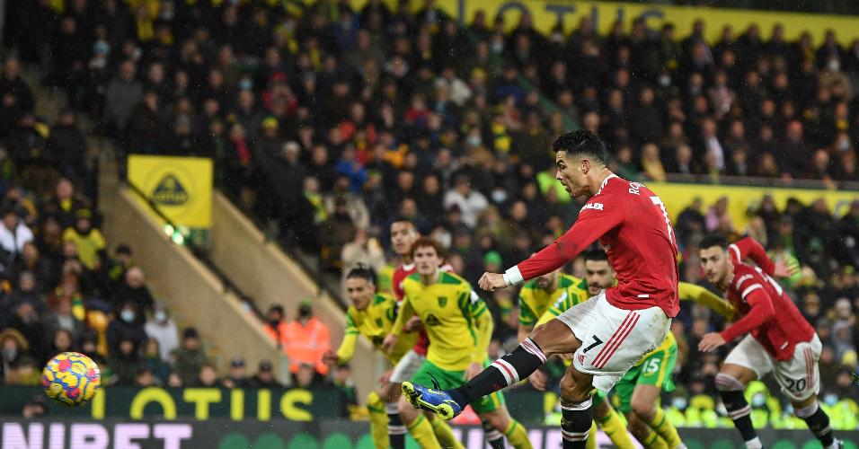 Cristiano Ronaldo cobra pênalti e marca gol da vitória do Manchester United diante do Norwich