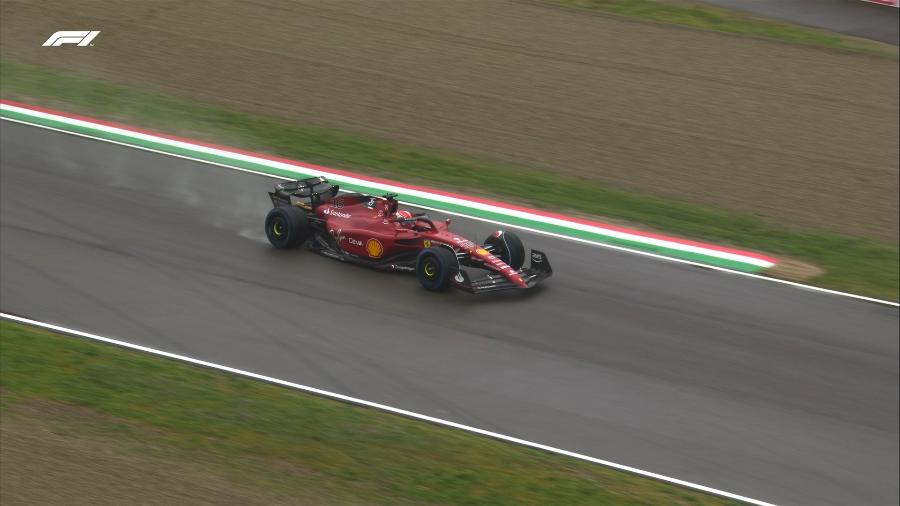 Charles Leclerc, da Ferrari, durante primeiro treino livre do GP da Emilia-Rogmania de Fórmula 1 - Reprodução/Fórmula 1