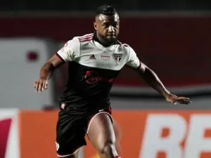 Vitória que comprar o volante Luan, emprestado pelo São Paulo