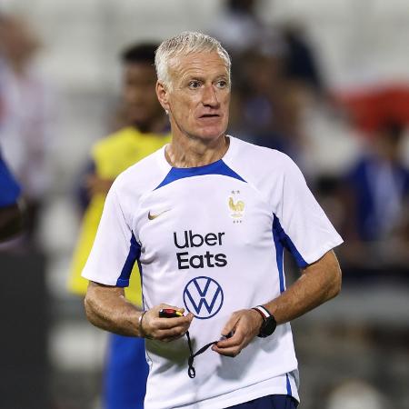 Didier Deschamps, técnico da França, durante treino no Qatar - Liu Lu/VCG via Getty Images